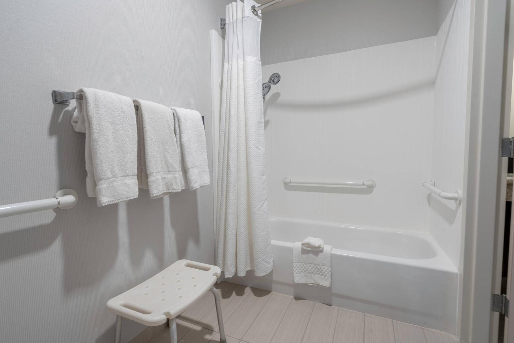 Courtyard By Marriott Cleveland Willoughby Otel Dış mekan fotoğraf