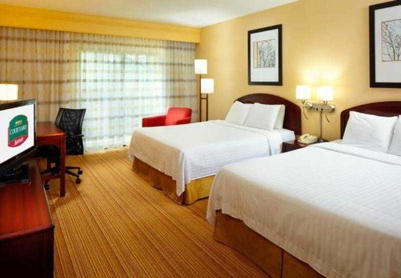 Courtyard By Marriott Cleveland Willoughby Otel Oda fotoğraf